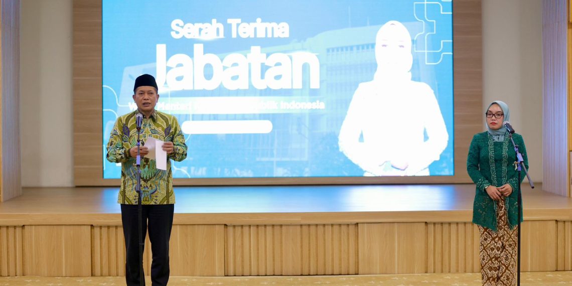 Serah Terima Jabatan Wamenkop di Kantor Kemenkop, Jakarta, Kamis (18/9/2025).