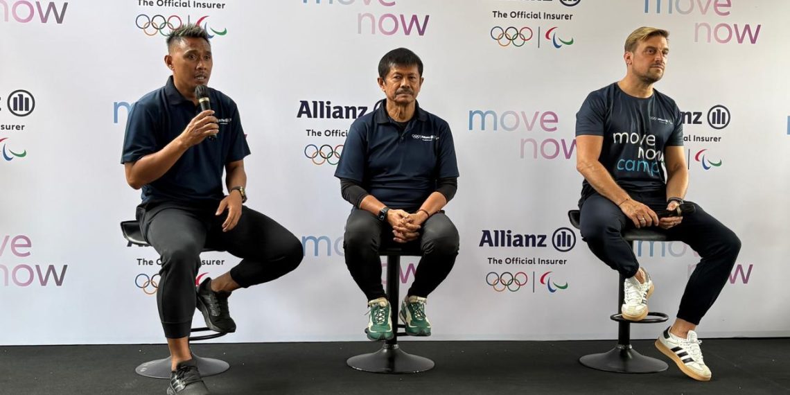 Konfrensi pers program MoveNow Camp - Indonesia Edition menggelar program pelatihan sepak bola intensif kepada 30 remaja berusia 14–16 tahun, di CIBIS Park, Jakarta Selatan, 20-21 September 2025.