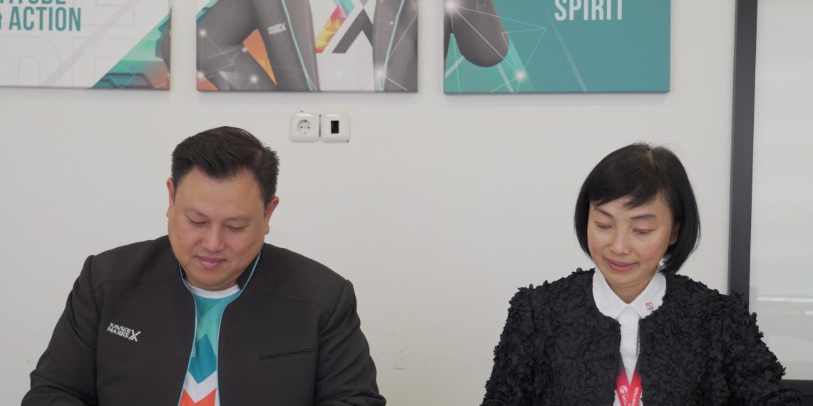 Penandatanganan kerja sama oleh Consumer Business Director Bank Sinarmas, Enny Kamal, dan Direktur Utama Xavier Marks Indonesia, Daniel Sunyoto, Jumat, 19 September 2025. (Foto: Istimewa)