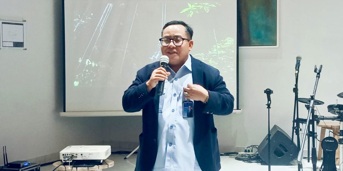 Plt. Direktur Utama PT Jamkrindo Abdul Bari saat memaparkan komitmen perseroan dalam memperkuat ekosistem pembiayaan inklusif bagi UMKM. (Foto: Ranu Arasyki Lubis)