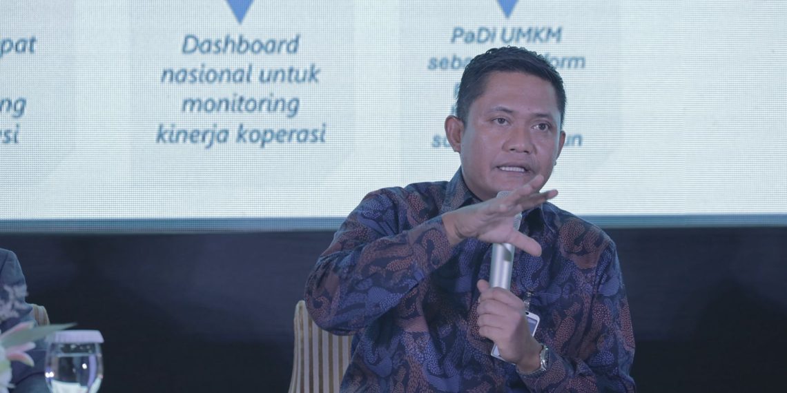 Direktur Commercial Banking BRI, Alexander Dippo Paris dalam acara Infobank, "Indonesia Economic Summit 2025: Sinergi Perbankan, BUMN dan Swasta untuk Mendukung Asta Cita Koperasi Desa Merah Putih”, di Shangri-La Hotel Jakarta, Kamis, 2 Oktober 2025.