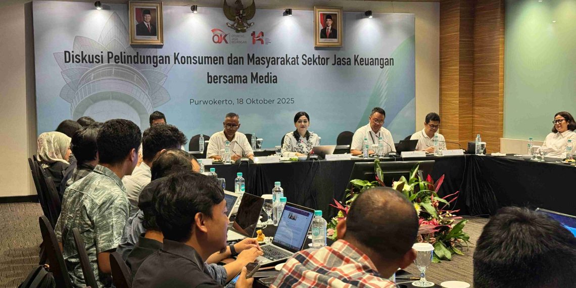 Diskusi “Perlindungan Konsumen dan Masyarakat Sektor Jasa Keuangan” bersama media, di Purwokerto, Sabtu, 18 Oktober 2025. (Foto: Ayu Utami)