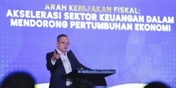 Chairman Infobank Media Group, Eko B. Supriyanto dalam acara Top 20 Financial Institutions Award & Best CFO 2025 yang digelar Infobank Media Group di Bali Room, Hotel Indonesia Kempinski, Jakarta, Selasa, 28 Oktober 2025. (Foto: M. Zulfikar)