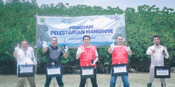 Tugu Insurance Jaga Kelestarian Lingkungan dengan Tanam Mangrove