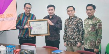 Bank Kalbar Terima Sertifikat Sistem Manajemen Kepatuhan