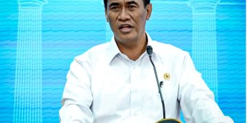 Menteri Pertanian Andi Amran Sulaiman menyampaikan keterangan pers kepada awak media usai rapat terbatas yang membahas ketahanan pangan di Istana Merdeka, Jakarta, pada Kamis, 9 Oktober 2025. (Foto: BPMI Setpres)