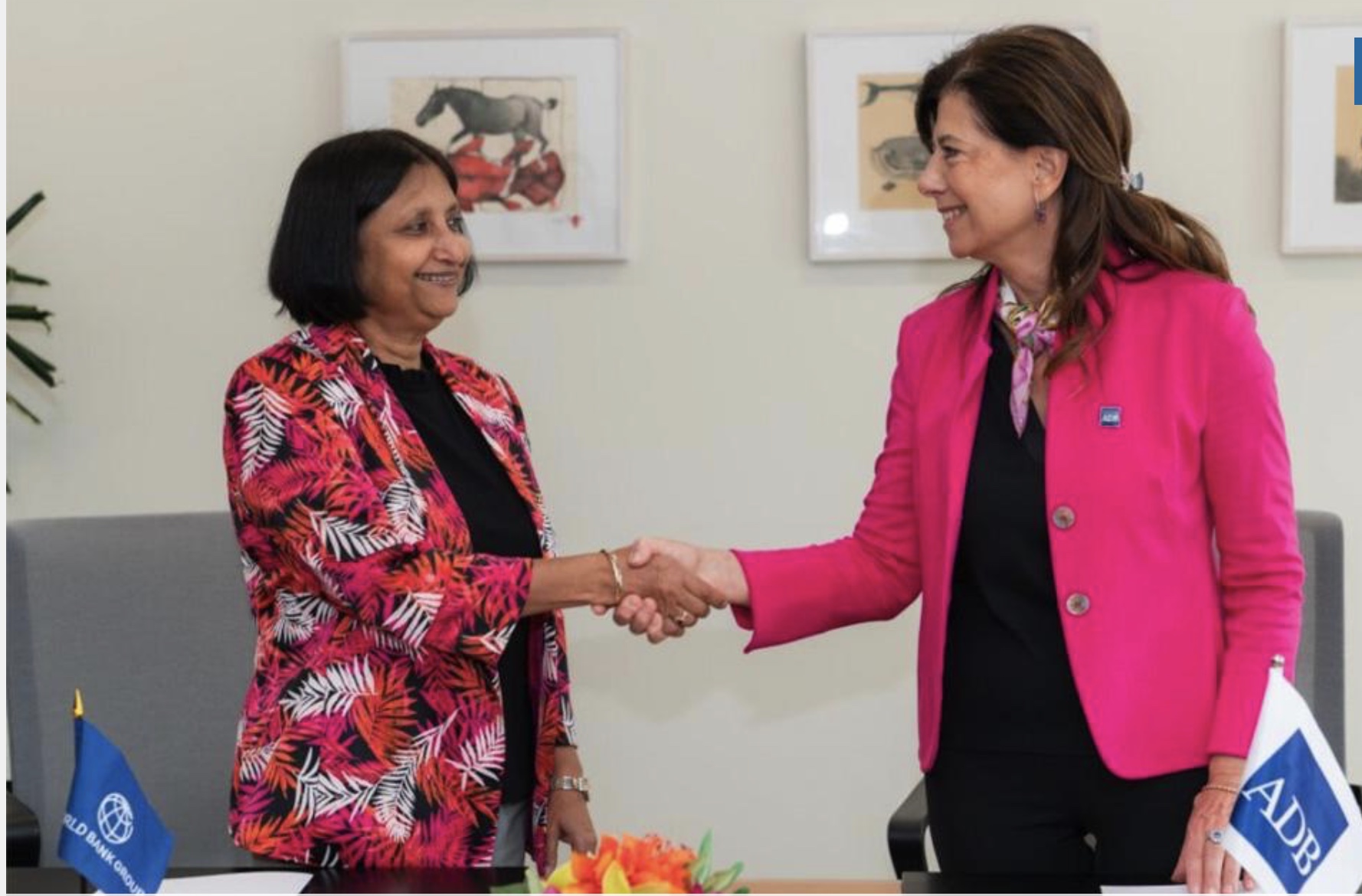 Direktur Pelaksana sekaligus CFO World Bank Group Anshula Kant (kiri) dan Wakil Presiden ADB untuk Keuangan dan Manajemen Risiko, Roberta Casali dalam acara penandatanganan perjanjian pertukaran eksposur (exposure exchange agreement/EEA) senilai USD3 miliar. (foto: Ist)