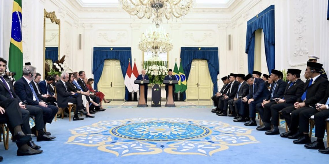 Presiden Republik Indonesia, Prabowo Subianto saat keterangan pers bersama Presiden Republik Federasi Brasil, Luiz Inácio Lula da Silva di Istana Merdeka, Jakarta, pada Kamis, 23 Oktober 2025. Foto: BPMI Setpres