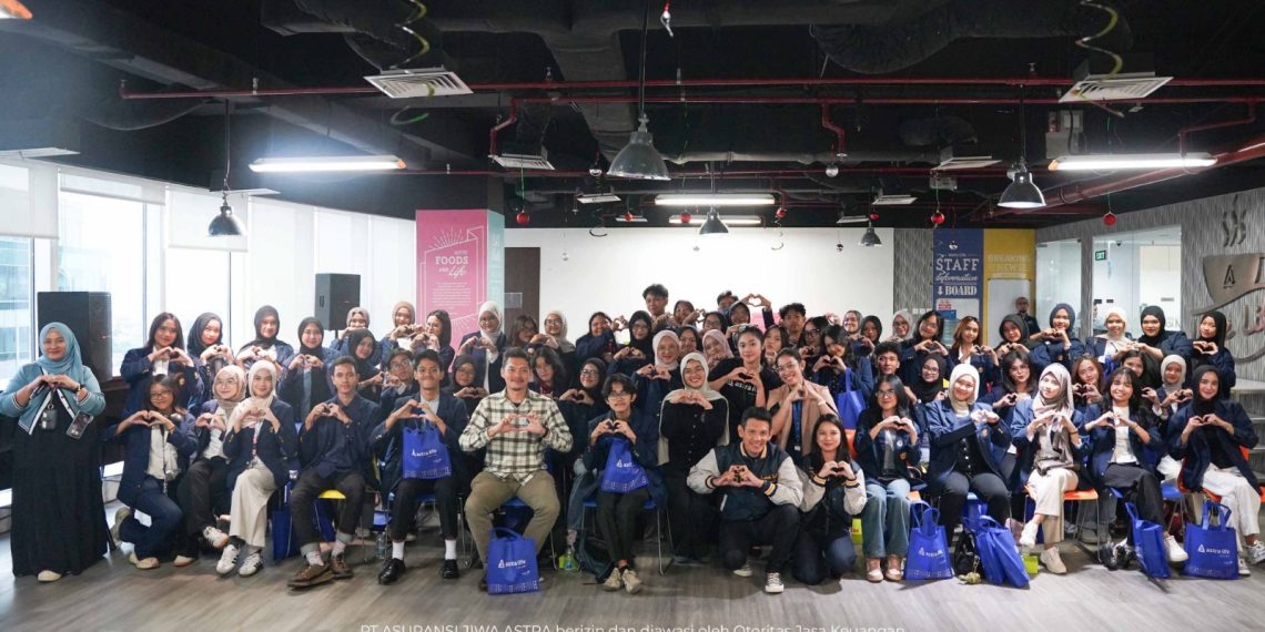 Sebanyak 59 mahasiswa Universitas Padjajaran berpaprtisipasi dalam kegiatan edukatof di kantor Astra Life, Jakarta. (Foto: Istimewa)