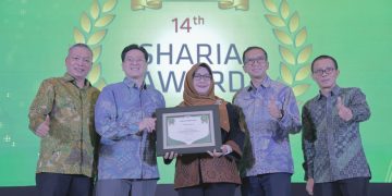 Panin Dai-ichi Life meraih penghargaan The Best Sharia Life Insurance 2025 pada ajang Indonesia Economic Summit 2025. Penghargaan diterima oleh Evi Mayasari, Chief of Sharia Business Panin Dai-ichi Life.