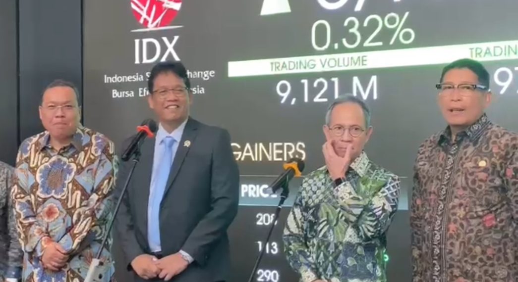 Menteri Keuangan (Menkeu) Purbaya Yudhi Sadewa (dua dari kiri). (Foto: Khoirifa)