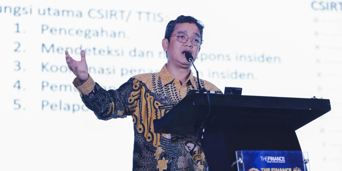 Deputi Keamanan Siber dan Perekonomian Badan Siber dan Sandi Negara (BSSN), Slamet Aji Pamungkas dalam acara The Finance Executive Forum di ajang Top 20 Financial Institutions Award & Best CFO 2025 yang digelar Infobank Media Group di Bali Room, Hotel Indonesia Kempinski, Jakarta, Selasa, 28 Oktober 2025. (Foto: M. Zulfikar)