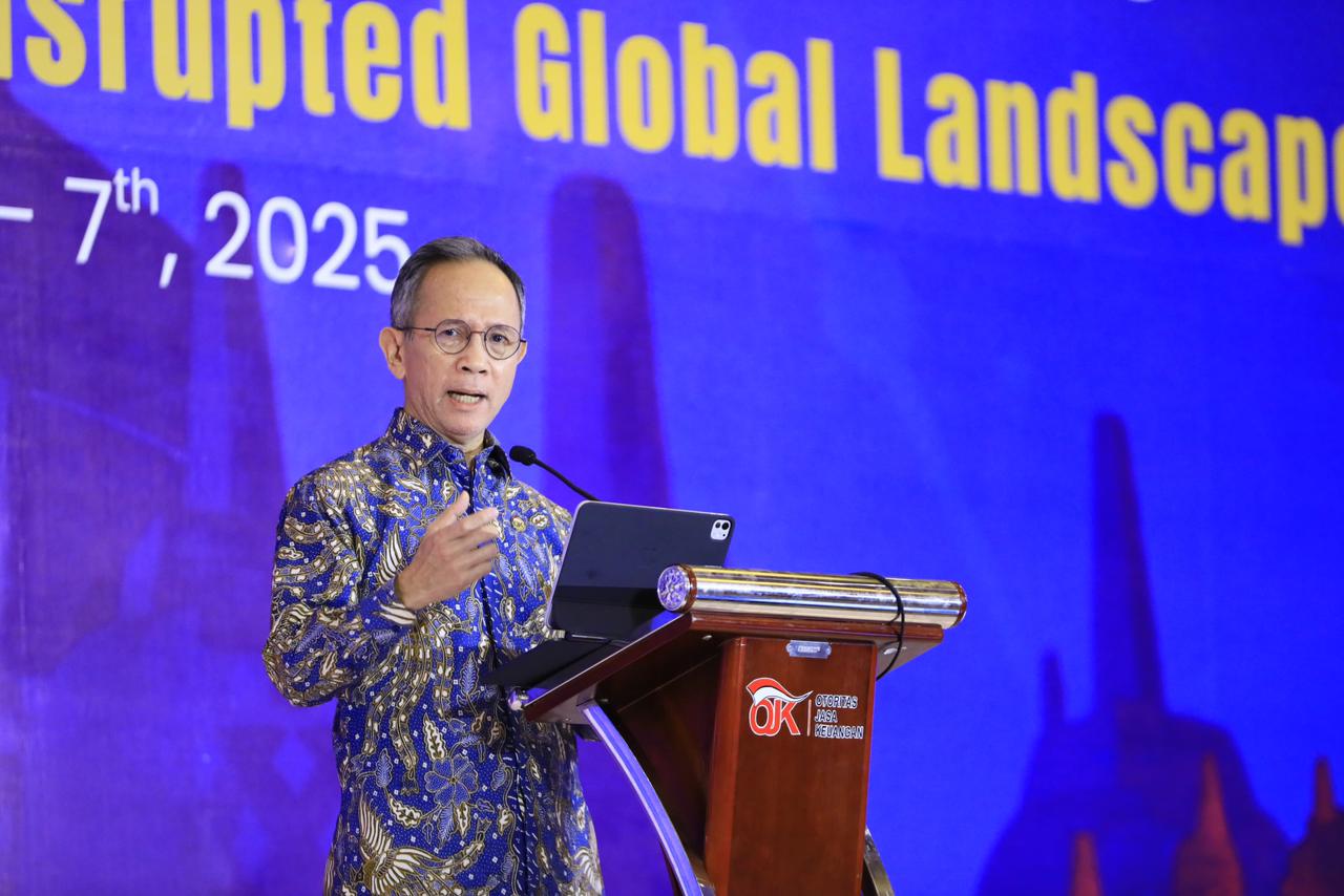 Ketua Dewan Komisioner Otoritas Jasa Keuangan (OJK) Mahendra Siregar