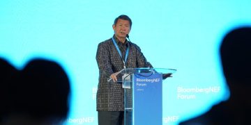 Utusan Khusus Presiden Republik Indonesia Bidang Iklim dan Energi, Hashim Djojohadikusumo, menegaskan posisi Indonesia dalam Paris Agreement RI untuk mencapai Net Zero Emissions di tahun 2060 atau lebih cepat melalui peningkatan utilisasi energi baru terbarukan (EBT) di tanah air pada BloombergNEF Forum di Jakarta, Senin (6/10).