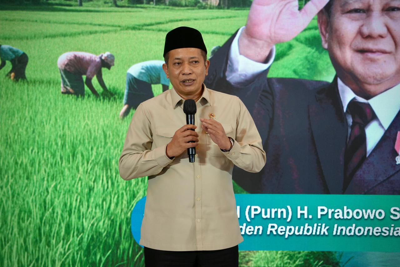 Menkop Ferry Juliantono dalam paparan singkatnya pada acara Town Hall Meeting Satu Tahun Kemenko Pangan dengan tema "Setahun Bekerja, Pangan Swasembada, Negara Berdaya" di Ballroom Graha Mandiri, Selasa (21/10).