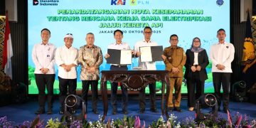 Penandatanganan Memorandum of Understanding (MoU) tentang Rencana Kerja Sama Elektrifikasi Jalur Kereta Api bersama PT Kereta Api Indonesia (Persero).