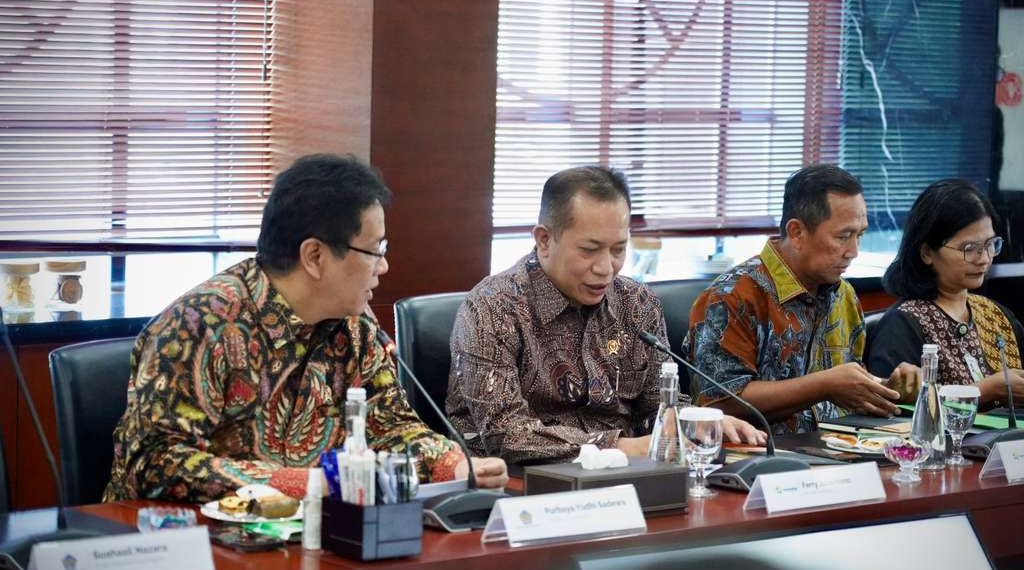 pertemuan mendadak bersama Menteri Keuangan dan BP Danantara di Kementerian Keuangan, Jakarta, Kamis (23/10).