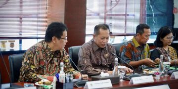 pertemuan mendadak bersama Menteri Keuangan dan BP Danantara di Kementerian Keuangan, Jakarta, Kamis (23/10).