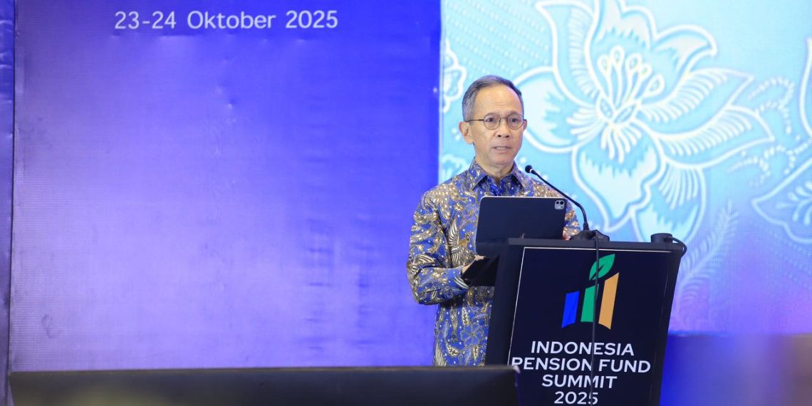 Ketua Dewan Komisioner OJK Mahendra Siregar