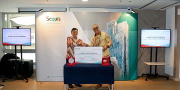 Penandatanganan kerja sama Sequis Life melalui unit bisnisnya, Alternative Distribution Channel (ADC), dengan Bank Victoria dilakukan oleh President Director dan CEO Sequis Life, Ted Margono (kanan), dan President Director Bank Victoria, Achmad Friscantono (kiri) di Jakarta