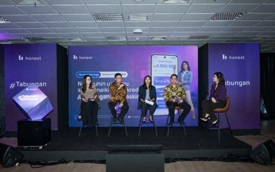 Ki-ka: Febe Budianto, Division Head of Digital Solutions & Partnership PT Bank Ina Perdana Tbk; Yulius Purnama Junaedi, Deputy President Director PT Bank INA Perdana Tbk; Amertya A. Oktoriano, Lead Brand. (Foto: Dok. Honest)