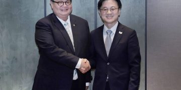 Menteri Koordinator Bidang Perekonomian, Airlangga Hartarto dan Menteri Perdagangan, Investasi, dan Sumber Daya atau Minister for Trade, Industry and Resources Republik Korea Kim Jung Kwan