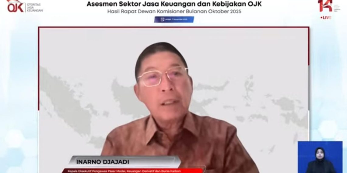Kepala Eksekutif Pengawas Pasar Modal, Keuangan Derivatif, dan Bursa Karbon OJK, Inarno Djajadi, dalam konferensi pers hasil Rapat Dewan Komisioner (RDK) OJK secara virtual, Jumat (7/11). (Foto: Khoirifa)