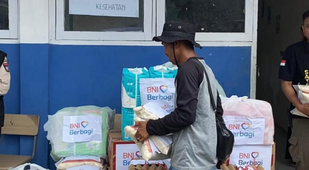 BNI Salurkan Bantuan Darurat untuk Korban Banjir Bandang di Padang dan Sibolga. (Foto: Dok. BNI)