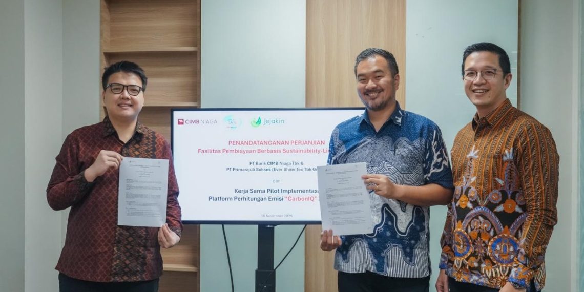 PT Bank CIMB Niaga Tbk (BNGA) bersama PT Primarajuli Sukses, anak usaha dari emiten industri tekstil PT Ever Shine Tex Tbk (ESTI), menandatangani perjanjian fasilitas modal kerja berbasis Sustainability-Linked Loan (SLL) sebesar Rp117 miliar.