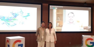 Country Director Google Indonesia, Veronica Utami (kanan) dan Senior Partner Bain and Company, Aadarsh Baijal saat paparan e-Conomy SEA 2025 di Jakarta, Kamis (13/11). (Foto: Steven Widjaja)