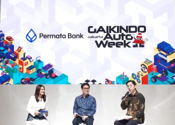 Division Head Corporate Communications Permata Bank, Glenn Ranti (kiri) dan Division Head Consumer Lending Permata Bank, Haryanto (kanan) saat media briefing Permata Bank GJAW 2025 di ICE BSD, Jumat (21/11). (Foto: Steven Widjaja)