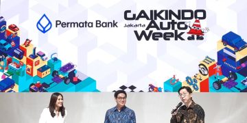 Division Head Corporate Communications Permata Bank, Glenn Ranti (kiri) dan Division Head Consumer Lending Permata Bank, Haryanto (kanan) saat media briefing Permata Bank GJAW 2025 di ICE BSD, Jumat (21/11). (Foto: Steven Widjaja)