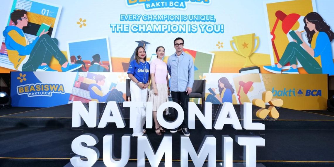 Direksi BCA dan Nicholas Saputra Berbagi Inspirasi dalam National Summit Beasiswa Bakti BCA 2025