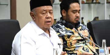 Anggota Baleg DPR RI, Habib Syarief Muhammad dalam Rapat Pleno Pengusul atas Pengharmonisasian Konsepsi RUU tentang Pengelolaan Keuangan Haji di Ruang Rapat Baleg, Senayan, Jakarta, Rabu (5/11/2025). Foto : DPR