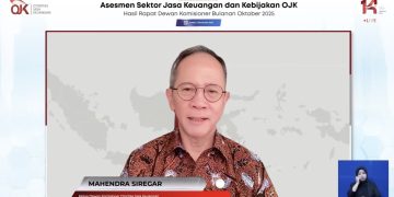 Ketua Dewan Komisioner OJK, Mahendra Siregar dalam konferensi pers hasil Rapat Dewan Komisioner (RDK) OJK secara virtual, Jumat (7/11). (Tangkapan layar virtual meeting: M. Ibrahim)