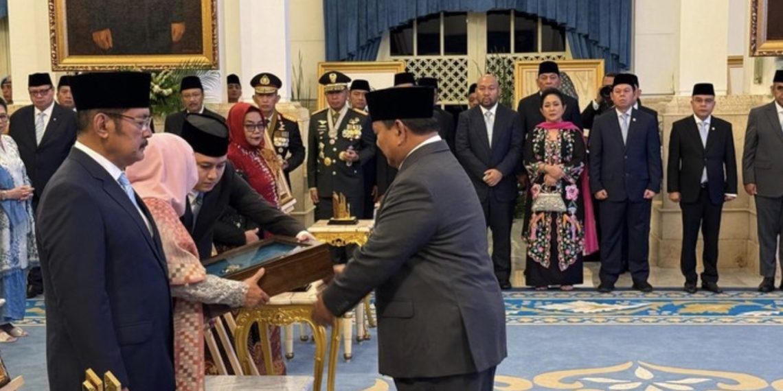 Prabowo anugerahkan gelar pahlawan nasional ke 10 tokoh, termasuk Soeharto dan Gus Dur (Foto: Detik)