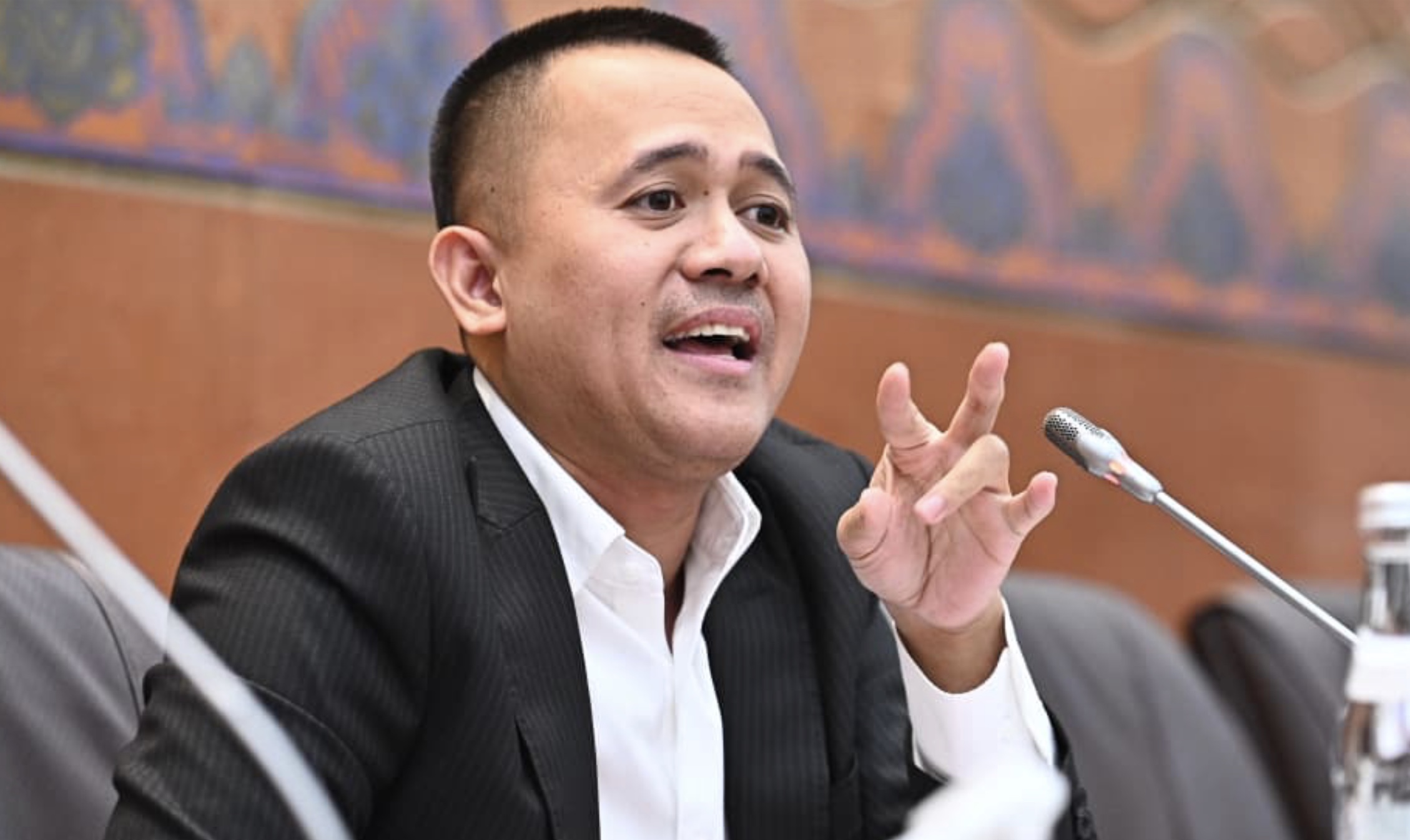 Anggota Komisi VI DPR RI Mufti Aimah Nurul Anam saat mengikuti Menteri Koperasi dan Direktur Utama PT Agrinas Pangan Nusantara di ruang rapat Komisi VI DPR RI, Senayan, Jakarta, Selasa (18/11). Foto: DPR