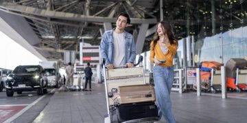 Ilustrasi liburan anak muda pada momen akhir tahun.