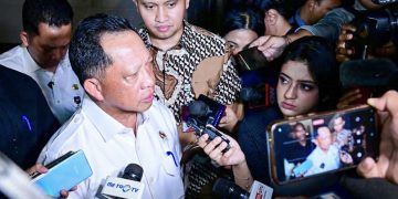 Presiden Prabowo Subianto memanggil Menteri Dalam Negeri Tito Karnavian ke Istana Merdeka, Jakarta pada Senin, 24 November 2025. (Foto: BPMI Setpres)