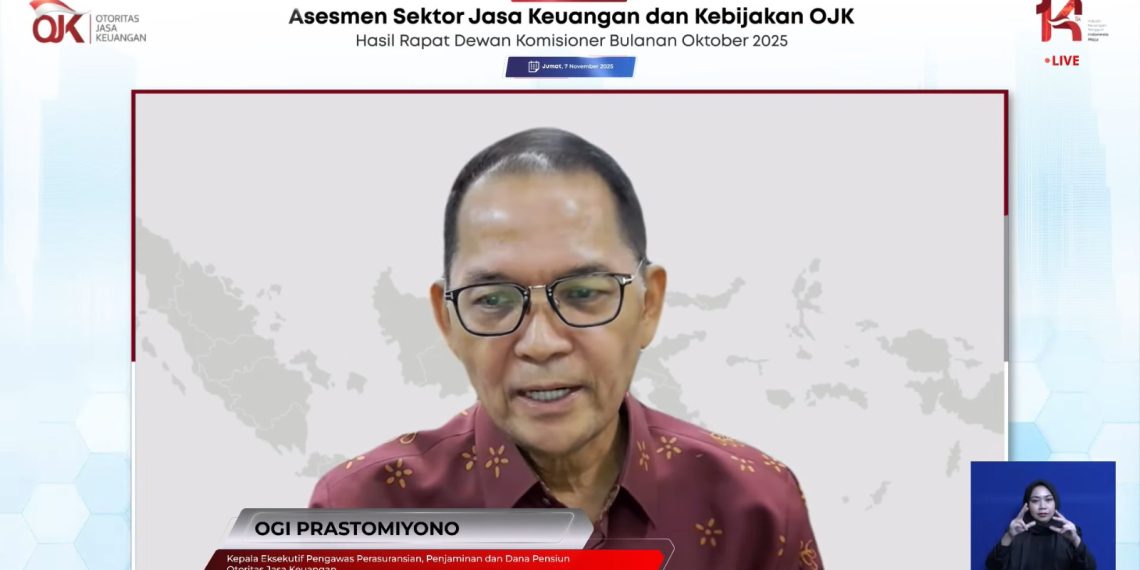 Kepala Eksekutif Pengawas PPDP OJK, Ogi Prastomiyono, dalam Konferensi Pers Hasil Rapat Dewan Komisioner Bulanan Oktober 2025, Jumat (7/11). (Tangkapan layar virtual meeting: Alfi Salima Puteri)