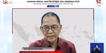 Kepala Eksekutif Pengawas PPDP OJK, Ogi Prastomiyono, dalam Konferensi Pers Hasil Rapat Dewan Komisioner Bulanan Oktober 2025, Jumat (7/11). (Tangkapan layar virtual meeting: Alfi Salima Puteri)