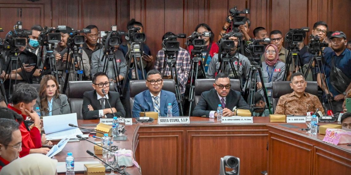 Suasana sidang terbuka Mahkamah Kehormatan Dewan (MKD) DPR RI terkait dugaan pelanggaran kode etik lima Anggota DPR RI nonaktif, di ruang sidang MKD,Rabu (5/11/2025). (Foto: DPR)