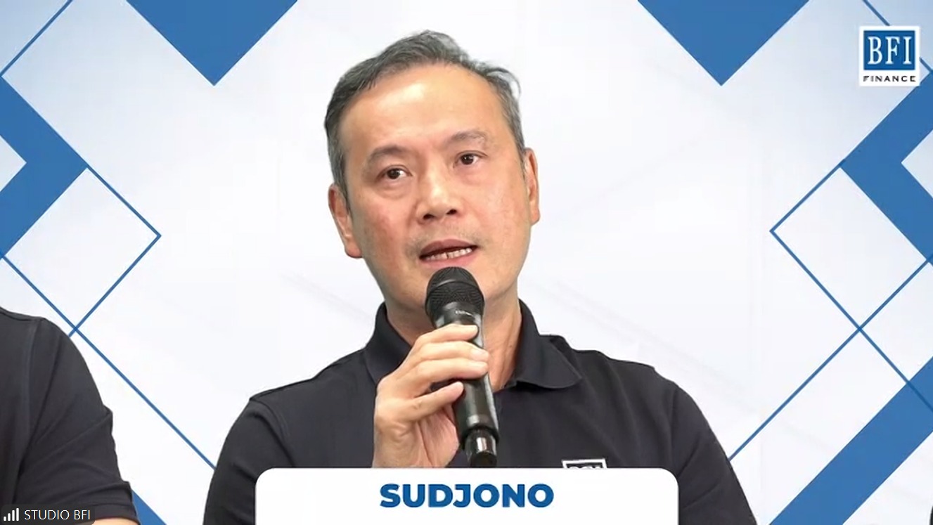 Direktur Keuangan BFI Finance, Sudjono dalam Public Expose secara virtual, Jumat (28/11). (Foto: Tangkapan layar/Alfi)