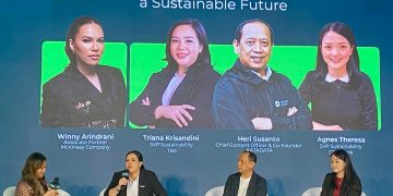 Triana Krisandini, SVP Sustainability TBS Energi Utama (kedua dari kiri). (Foto: Ari Astriawan)