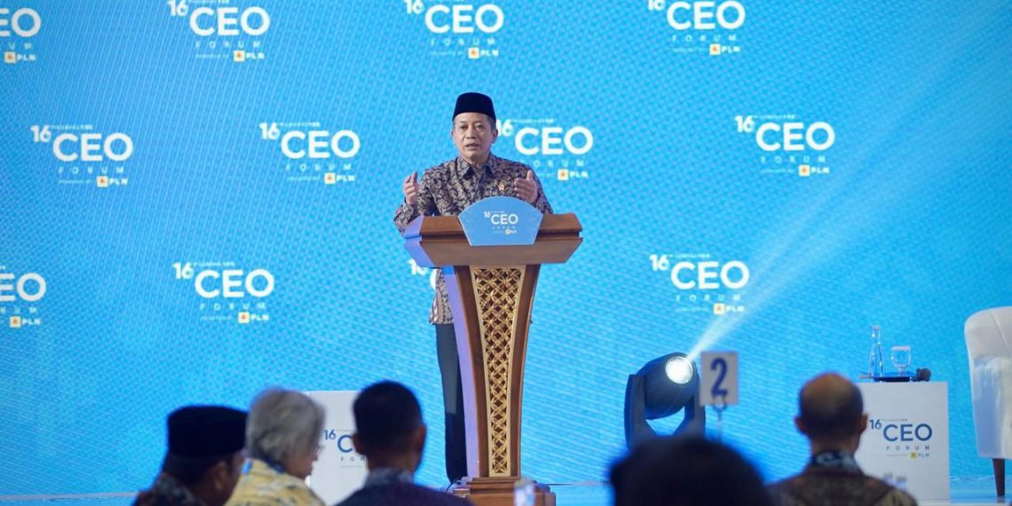 Menteri Koperasi (Menkop) Ferry Juliantono menegaskan pentingnya peran perusahaan swasta dan BUMN sebagai “kakak asuh” bagi Koperasi Desa/Kelurahan Merah Putih (Kopdes/Kel) dalam Forum 16 Tahun Kompas 100 CEO Forum di ICE BSD, Tangerang, Rabu (26/11).