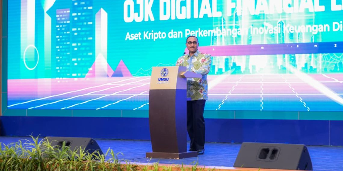 Kepala Eksekutif Pengawas Inovasi Teknologi Sektor Keuangan, Aset Keuangan Digital dan Aset Kripto OJK Hasan Fawzi dalam kegiatan OJK Digital Financial Literacy di Universitas Muhammadiyah Sumatera Utara (UMSU), Sabtu, 29 November 2025.