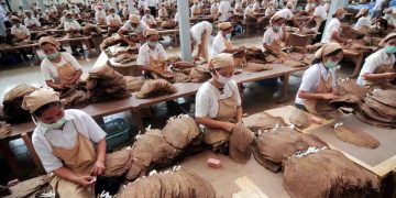 Ilustrasi buruh di pabrik. (Foto: Istimewa)