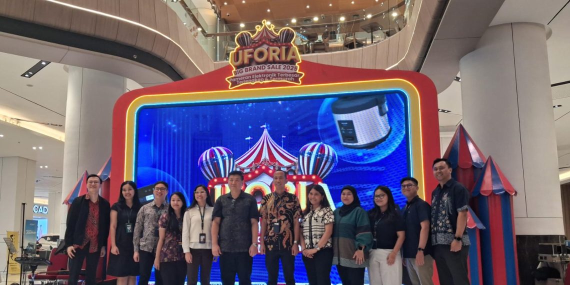 Jajaran manajemen UFO Elektronika dan BCAinsurance usai peresmian UFO Care+. (Foto: Khoirifa)