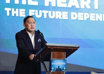 Ketua Dewan Pengawas Ikatan Bankir Indonesia (IBI), Agus Dermawan Wintarto Martowardojo, saat memberikan sambutan dalam acara Top 100 CEO and The Future Leaders Forum 2025 di Hotel Shangri-La Jakarta, Senin, 8 Desember 2025. (Foto. M. Zulfikar)