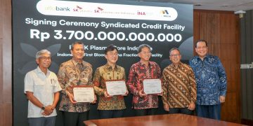 Upacara penandatanganan pinjaman sindikasi senilai IDR3,7 triliun untuk SK Plasma Core Indonesia. (Foto: Istimewa)